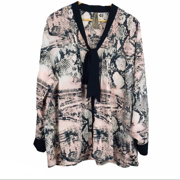 Penningtons Snake Print Tie Neck Dip Hem Button Long Sleeve Plus Size blouse 2X - Picture 1 of 15